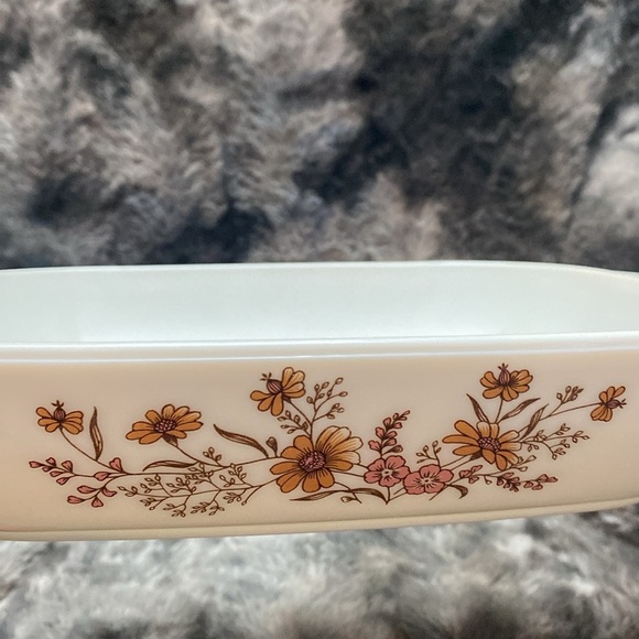 Country Autumn / Woodland Pyrex
OBLONG Casserole,
Wildflower - Picture 16 of 16